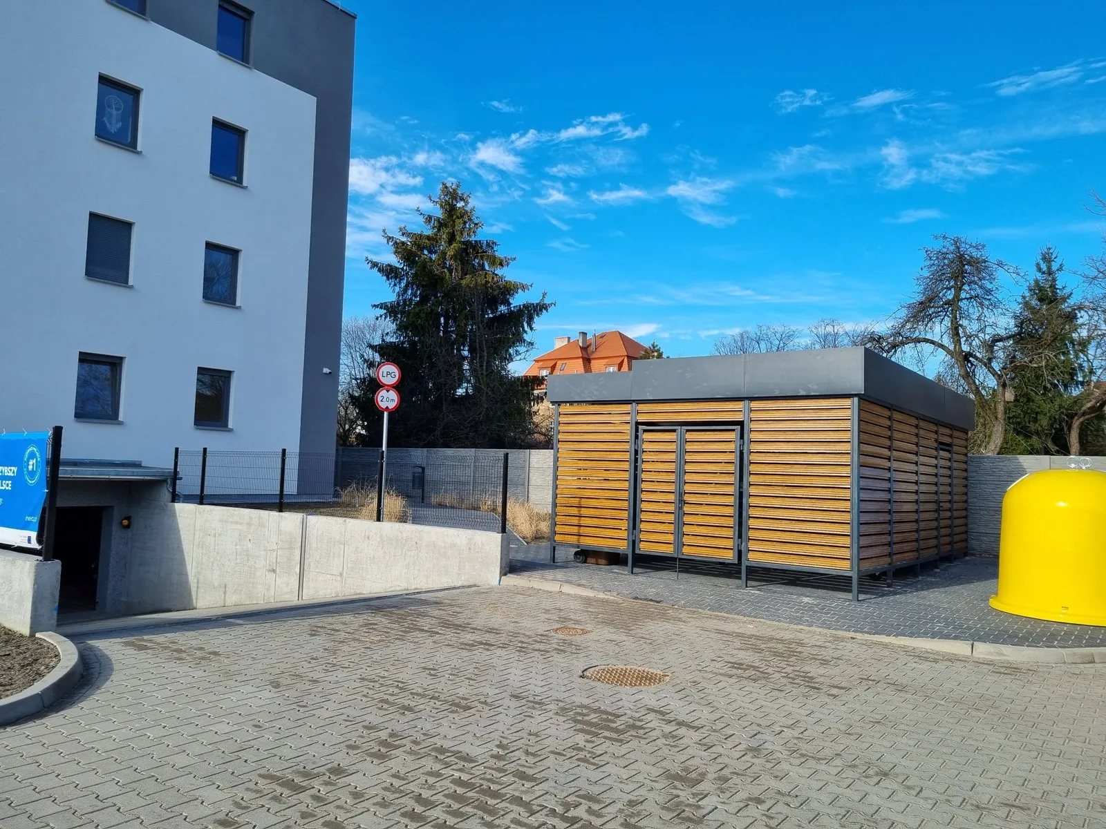 Rawicz, ul. Broniewskiego 3a